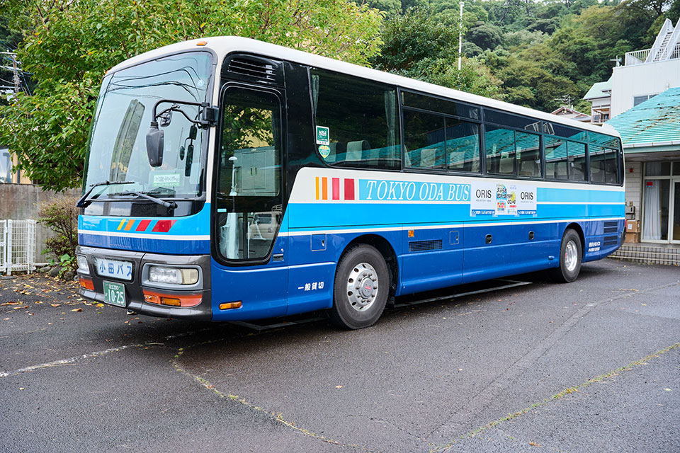 天麩羅バスとは、家庭で使用された廃食油を回収・リサイクルしたBDF燃料(バイオディーゼルフューエル)のみで走るバスのこと