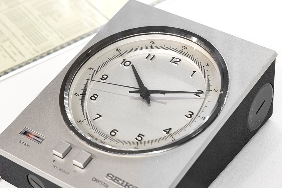 1963年に発表された「クリスタルクロノメーター QC-951」は、世界初のポータブル型水晶クロノメーター。交通機関やスポーツ競技の標準時計として使用された。