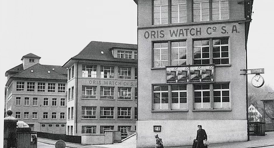 オリスの創設者はパイオニアでした。今風に言えば異端児です。スイスの時計業界中心地を離れて、時計づくりに工業的な要素を取り入れるべくヘルシュタインに本拠を置きました。それは勇気のいることでした。