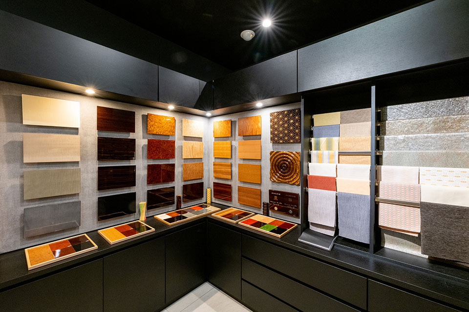 「GINZA松創」の一角に設けられた突板とカラーなどのサンプル・コーナー