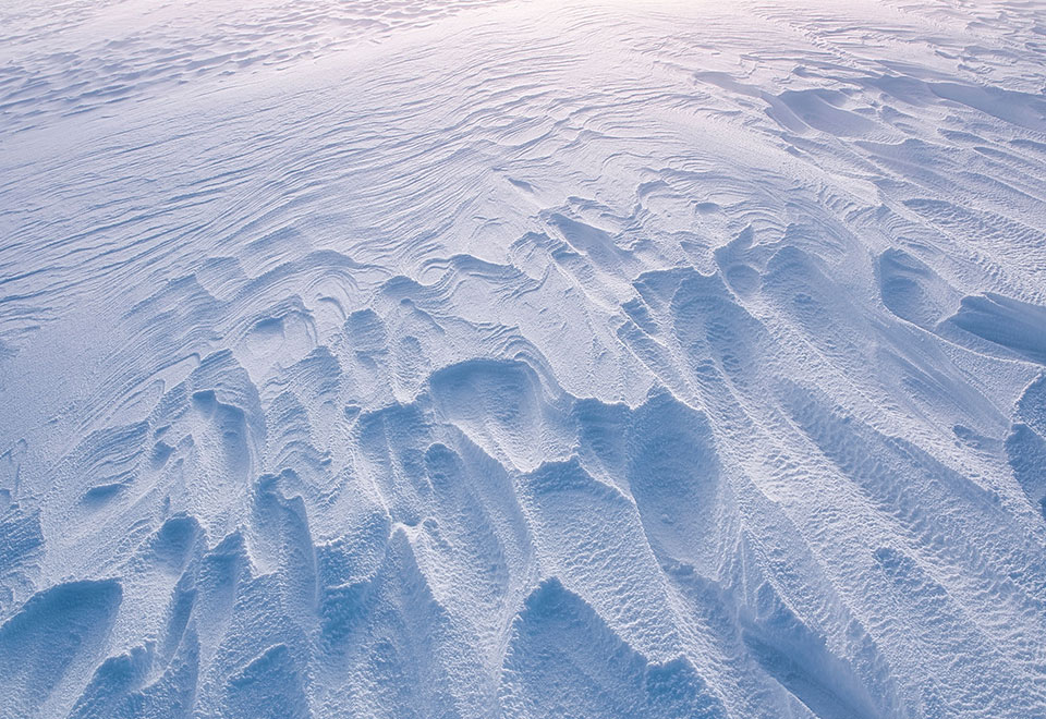 山の厳しくも美しい自然現象が、デザインモチーフとなる。
