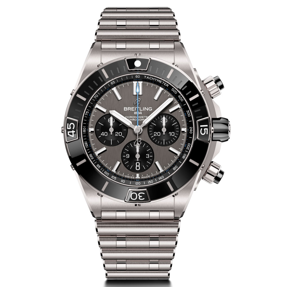 型番:EB0136251M1E1<br />
ケース径:44mm<br />
防水機能:200m<br />
ムーブメント:自動巻き<br />
<br />
<br />
価格:1,914,000円(税込)<br />
<br />
<br />
スタッフの一言:<br />
<br />
あらゆる場面で着用できるクロノマットB01 44のベゼルにセラミック製のベゼルを使用したモデル<br />
<br />
初代クロノマットで使用されていたルーローブレスに、チタン製のケース&ブレスレットは見た目より軽さを感じれます<br />
<br />
注目度の高いラグスポモデルのクロノグラフとなっています<br />
<br />
<br />
お問い合わせやご予約などは、こちらをクリックしてください↓<br />
https://kobayashi-tokeiten.com/inquiryform/<br />
「グレッシブを見た」と型番などの記載もお願いします<br />
グレッシブ担当までご連絡いただけると、よりスムーズな対応をさせていただきます<br />