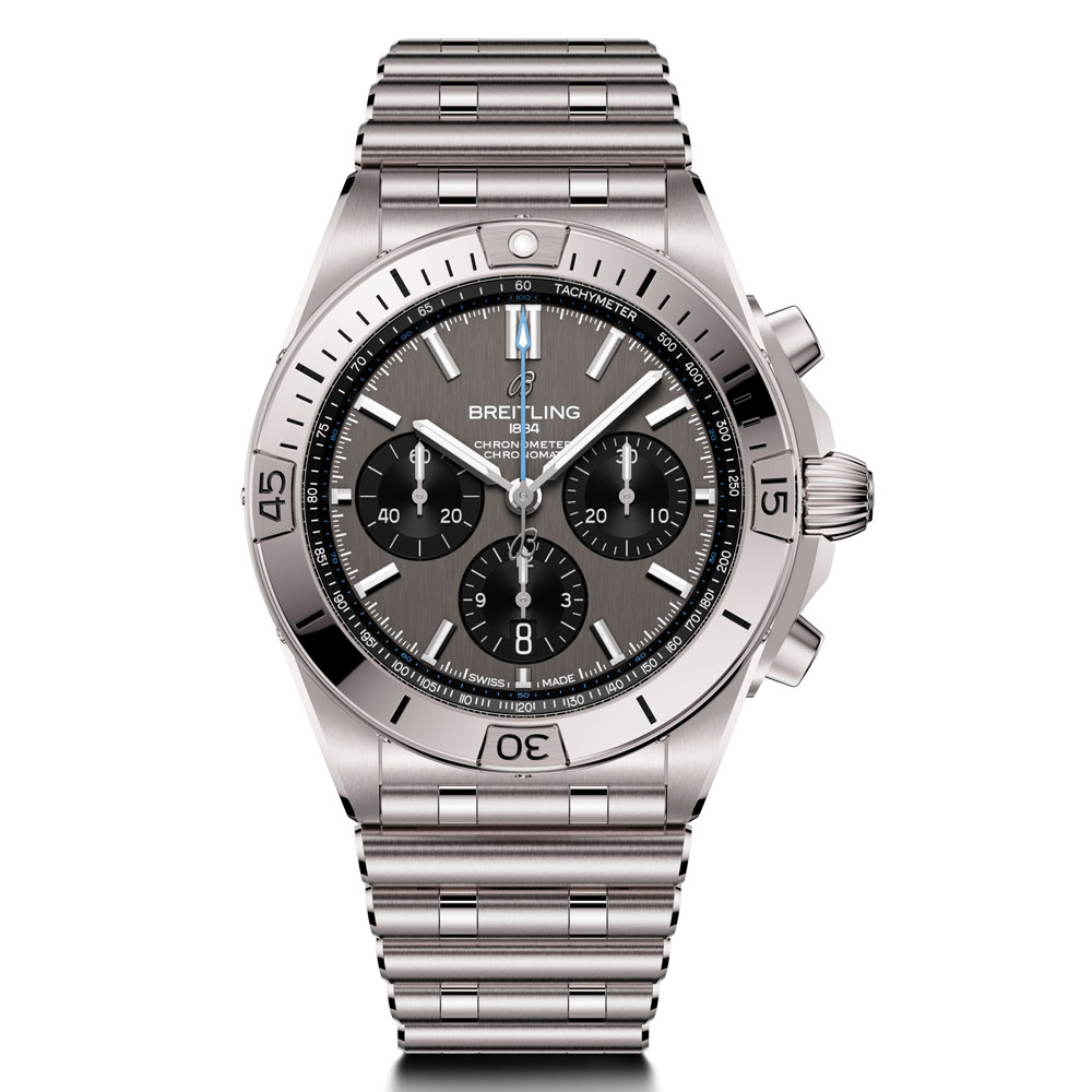 型番:EB0134101M1E1<br />
ケース径:42mm<br />
防水機能:200m<br />
ムーブメント:自動巻き<br />
<br />
<br />
価格:1,633,500円(税込)<br />
<br />
<br />
スタッフの一言:<br />
<br />
あらゆる場面あらゆる服装に似合うクロノマットB01クロノグラフからチタンモデルが登場<br />
<br />
チタンモデルならではのグレーの文字盤にライトブルーのクロノグラフ秒針がシックな印象を与えてくれます<br />
<br />
クロノマットが欲しいけど重さが気になるという方におススメの1本です<br />
<br />
<br />
お問い合わせやご予約などは、こちらをクリックしてください↓<br />
https://kobayashi-tokeiten.com/inquiryform/<br />
「グレッシブを見た」と型番などの記載もお願いします<br />
グレッシブ担当までご連絡いただけると、よりスムーズな対応をさせていただきます