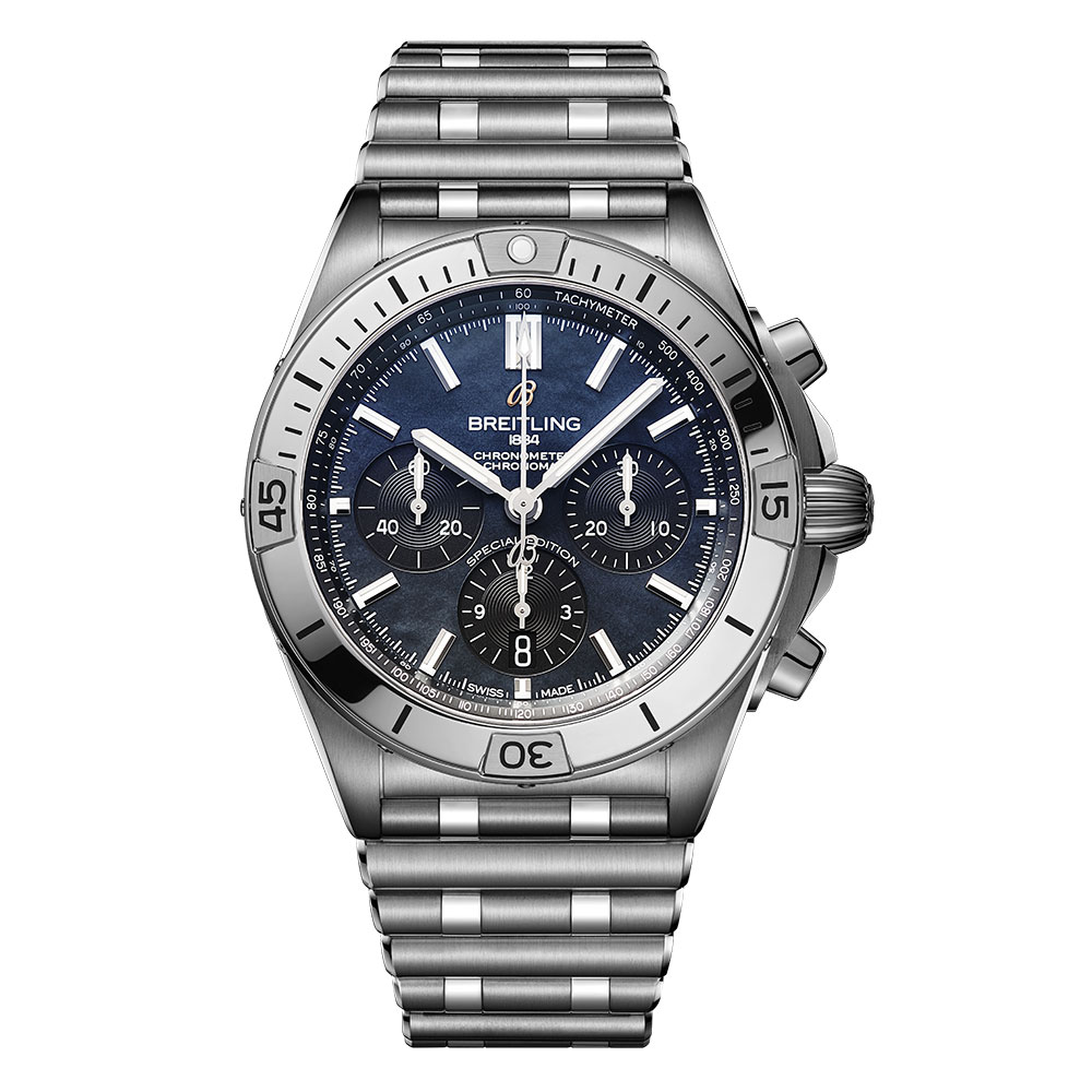型番:AB0134101B3A1<br />
ケース径:42mm<br />
防水機能:200m<br />
ムーブメント:自動巻き<br />
<br />
<br />
価格:1,386,000円(税込)<br />
<br />
<br />
スタッフの一言:<br />
<br />
<br />
1984年に登場した初代クロノマットを現代風にアレンジし進化して登場したMOP文字盤仕様のモデル<br />
<br />
様々な場面で着用できるデザインに色々な色合いを出すMOPは大人な雰囲気を持っています<br />
<br />
美しさと上質なムーブメントを持つクロノグラフをお探しの方におススメしたい1本です<br />
<br />
<br />
お問い合わせやご予約などは、こちらをクリックしてください↓<br />
https://kobayashi-tokeiten.com/inquiryform/<br />
「グレッシブを見た」と型番などの記載もお願いします<br />
グレッシブ担当までご連絡いただけると、よりスムーズな対応をさせていただきます