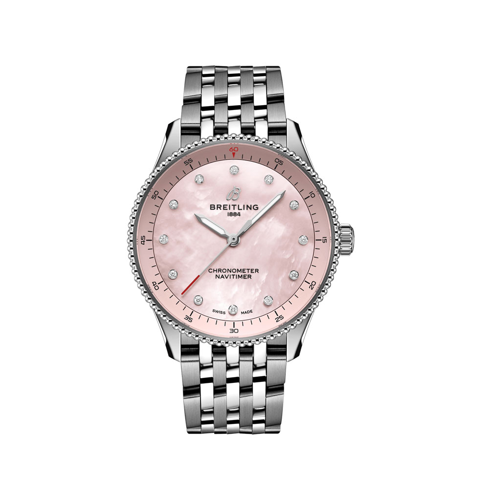 型番:A77320D91K1A1<br />
ケース径:32mm<br />
防水機能:3気圧<br />
ムーブメント:クォーツ<br />
<br />
<br />
価格:594,000円(税込)<br />
<br />
<br />
スタッフの一言:<br />
<br />
小さめの腕時計の外観と感覚を好む男女に向けて生まれたMOP文字盤仕様のモデル<br />
<br />
ナビタイマーですが回転計算尺の無いシンプルさを持っています<br />
<br />
ジュエリーを着用するような感覚の時計をお探しの方におススメしたい1本です<br />
<br />
<br />
お問い合わせやご予約などは、こちらをクリックしてください↓<br />
https://kobayashi-tokeiten.com/inquiryform/<br />
「グレッシブを見た」と型番などの記載もお願いします<br />
グレッシブ担当までご連絡いただけると、よりスムーズな対応をさせていただきます