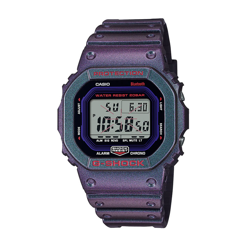 型番: DW-B5600AH-6JF<br />
ケース径:42.8mm<br />
防水機能:20気圧<br />
クォーツ<br />
<br />
<br />
価格:18,700円(税込)<br />
<br />
<br />
スタッフの一言:<br />
<br />
アクションやシューティングゲームで高得点を狙うチャレンジ精神を表現したモデル<br />
<br />
ゲームカルチャーのホログラムやグラデーション表現から、ベゼルとバンドに見る角度で表情を変える偏光カラーを採用<br />
<br />
ファッション性が高く遊び心のある時計をお探しの方におススメの1本です<br />
<br />
<br />
お問い合わせやご予約などは、こちらをクリックしてください↓<br />
https://kobayashi-tokeiten.com/inquiryform/<br />
「グレッシブを見た」と型番などの記載もお願いします<br />
グレッシブ担当までご連絡いただけると、よりスムーズな対応をさせていただきます