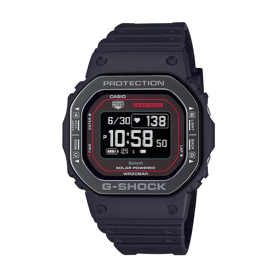型番:DW-H5600MB-1A4JR<br />
ケース径:44.5mm<br />
防水機能:20気圧<br />
ソーラーアシスト充電<br />
<br />
<br />
価格:46,200円(税込)<br />
<br />
<br />
スタッフの一言:<br />
<br />
心拍計や歩数計などトレーニングに必要な機能が備わったソーラーアシストで充電式モデル<br />
<br />
ベゼルに刻まれた文字があることでメカニカルな雰囲気を楽しめる時計となっています<br />
<br />
ランニングやウォーキングをする方には特におススメしたい1本です<br />
<br />
<br />
お問い合わせやご予約などは、こちらをクリックしてください↓<br />
https://kobayashi-tokeiten.com/inquiryform/<br />
「グレッシブを見た」と型番などの記載もお願いします<br />
グレッシブ担当までご連絡いただけると、よりスムーズな対応をさせていただきます