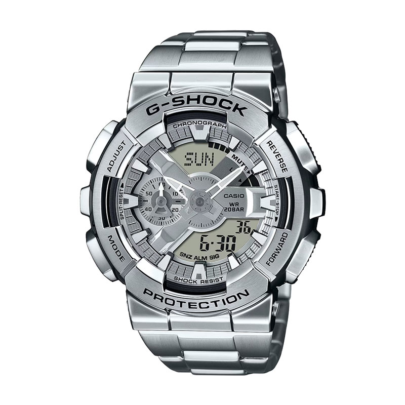 型番:GM-110D-8AJF<br />
ケース径:48.8mm<br />
防水機能:20気圧<br />
クォーツ<br />
<br />
<br />
価格:69,300円(税込)<br />
<br />
<br />
スタッフの一言:<br />
<br />
ビッグケースのアナログ・デジタル「110シリーズ」の、ベゼルとバンドを金属素材を使ったモデル<br />
<br />
重厚さとカラーリングにカッコよさを感じることが出来るモデルとなっています<br />
<br />
シルバーアクセが好きな方におススメしたい1本です<br />
<br />
<br />
お問い合わせやご予約などは、こちらをクリックしてください↓<br />
https://kobayashi-tokeiten.com/inquiryform/<br />
「グレッシブを見た」と型番などの記載もお願いします<br />
グレッシブ担当宛でご連絡いただけると、よりスムーズな対応をさせていただきます