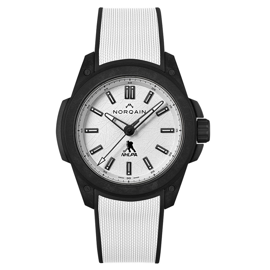 型番:NNQ3000QBB1LA/W001<br />
ケース径:42mm<br />
防水機能:200m<br />
ムーブメント:自動巻き<br />
<br />
<br />
価格:799,700円(税込)<br />
<br />
<br />
スタッフの一言:<br />
<br />
ナショナルホッケー リーグ選手会とのパートナーシップ継続を記念して作られた限定モデル。<br />
<br />
超軽量でタフな素材「ノルテック」を使用し、スポーツをする時にも着用できる優れた時計です。<br />
<br />
お問い合わせやご予約などは、こちらから↓<br />
https://kobayashi-tokeiten.com/inquiryform/<br />
「グレッシブを見た」と型番などの記載もお願いします<br />
グレッシブ担当までご連絡いただけると、よりスムーズな対応をさせていただきます<br />