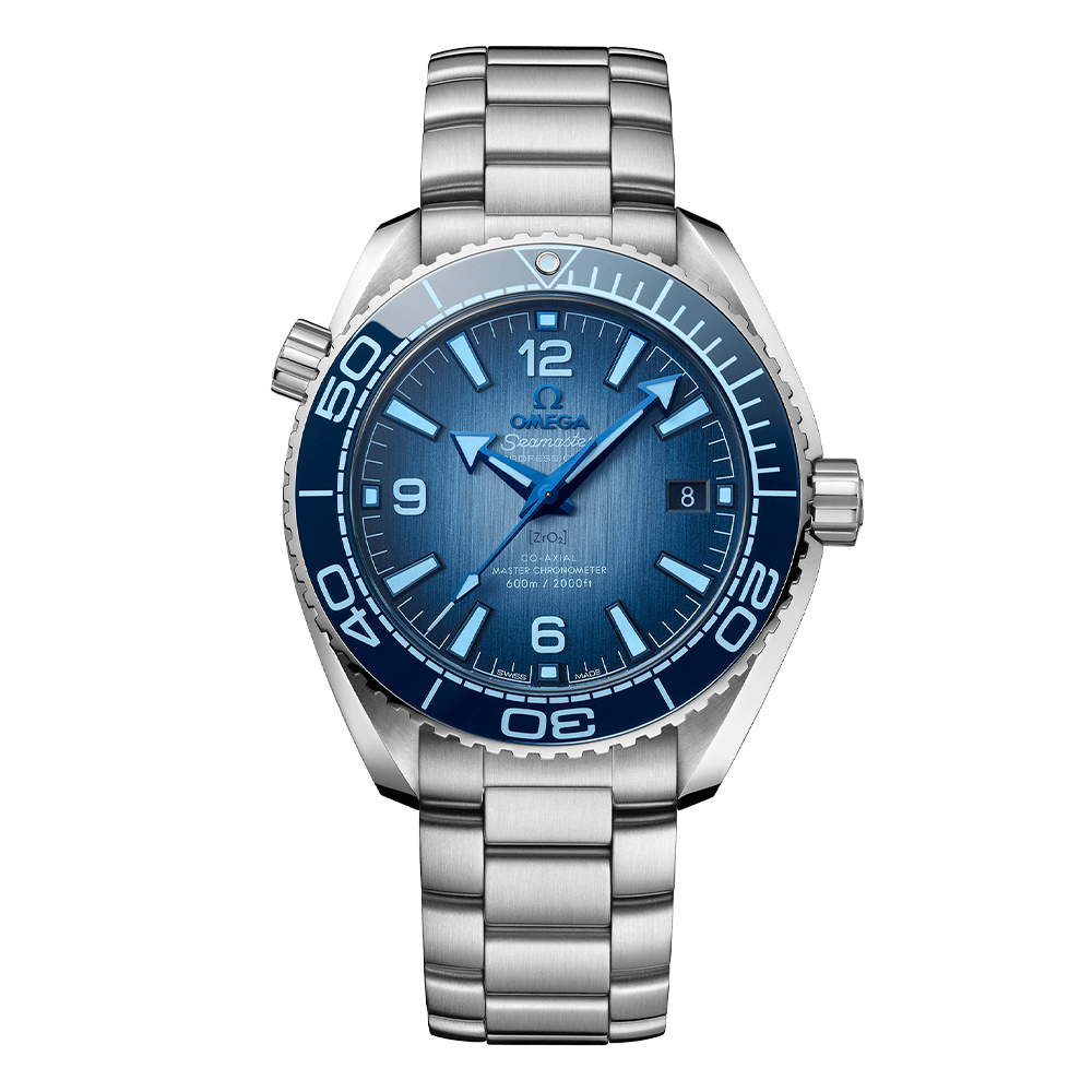 型番:215.30.40.20.03.002<br />
ケース径:39.5mm<br />
防水機能:600m<br />
ムーブメント:自動巻き<br />
<br />
<br />
価格:1,144,000円(税込)<br />
<br />
<br />
スタッフの一言:<br />
<br />
シーマスターの75周年を記念して登場した、深海の美しさを表現した本格的ダイバーモデル<br />
<br />
深いブルーと淡いブルーの組み合わせは精悍で、重厚さのあるデザインをスッキリとした印象にしてます<br />
<br />
クールな印象を与えたい方におススメの1本です<br />
<br />
<br />
お問い合わせやご予約などは、こちらをクリックしてください↓<br />
https://kobayashi-tokeiten.com/inquiryform/<br />
「グレッシブを見た」と型番などの記載もお願いします<br />
グレッシブ担当までご連絡いただけると、よりスムーズな対応をさせていただきます