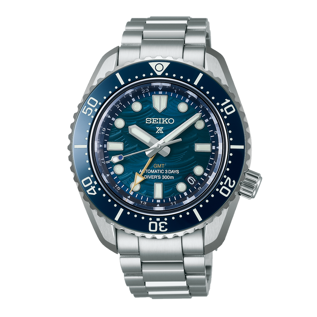 型番:SBEJ027<br />
ケース径:42mm<br />
防水機能:300m空気潜水防水<br />
ムーブメント:自動巻き<br />
<br />
<br />
価格:247,500円(税込)<br />
<br />
<br />
スタッフの一言:<br />
<br />
セイコーダイバーズウォッチ誕生60周年を記念して登場した限定本数6000本(うち国内2000本)のモデル<br />
<br />
波模様の入った綺麗なブルー文字盤が印象的なダイバーズウォッチとなっています<br />
<br />
ブルーのダイバーズウォッチをお探しの方におススメしたい1本です<br />
<br />
<br />
お問い合わせやご予約などは、こちらをクリックしてください↓<br />
https://kobayashi-tokeiten.com/inquiryform/<br />
「グレッシブを見た」と型番などの記載もお願いします<br />
グレッシブ担当までご連絡いただけると、よりスムーズな対応をさせていただきます