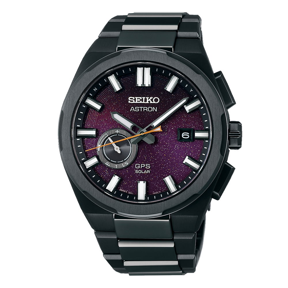 型番:SBXD029<br />
ケース径:42mm<br />
防水機能:10気圧<br />
ソーラー<br />
<br />
<br />
価格:297,000円(税込)<br />
<br />
<br />
スタッフの一言:<br />
<br />
近未来的な二層構造のベゼルと、天体をモチーフとしたダイヤルを組み合わせたモデル<br />
<br />
砂を吹き付けたかのような模様のパープル文字盤は美しく艶やかな印象があります<br />
<br />
パープルの持つ色気のあるカラーリングに興味のある方におススメしたい1本です<br />
<br />
<br />
お問い合わせやご予約などは、こちらをクリックしてください↓<br />
https://kobayashi-tokeiten.com/inquiryform/<br />
「グレッシブを見た」と型番などの記載もお願いします<br />
グレッシブ担当までご連絡いただけると、よりスムーズな対応をさせていただきます