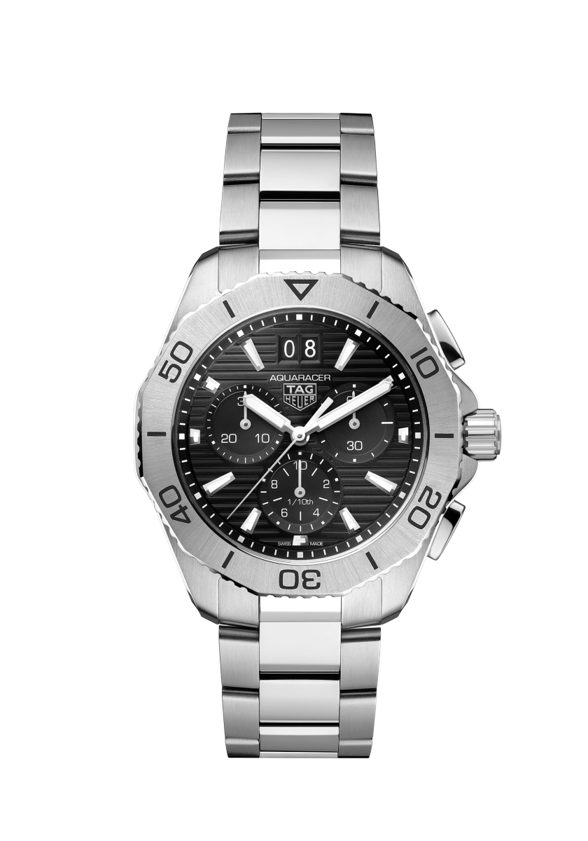 型番:CBP1110.BA0627<br />
ケース径:40mm<br />
防水機能:200m<br />
ムーブメント:クォーツ<br />
<br />
<br />
価格:390,500円(税込)<br />
<br />
<br />
スタッフの一言:<br />
<br />
ベゼルがスッキリと平面となり、武骨でありながらもスタイリッシュな印象のクォーツ クロノグラフ モデル<br />
<br />
12時位置にビッグデイトが備わっているので、より実用性が高くなっています<br />
<br />
クォーツのクロノグラフモデルをお探しの方におススメしたい1本です<br />
<br />
<br />
お問い合わせやご予約などは、こちらから↓<br />
https://kobayashi-tokeiten.com/inquiryform/<br />
「グレッシブを見た」と型番などの記載もお願いします<br />
グレッシブ担当までご連絡いただけると、よりスムーズな対応をさせていただきます<br />