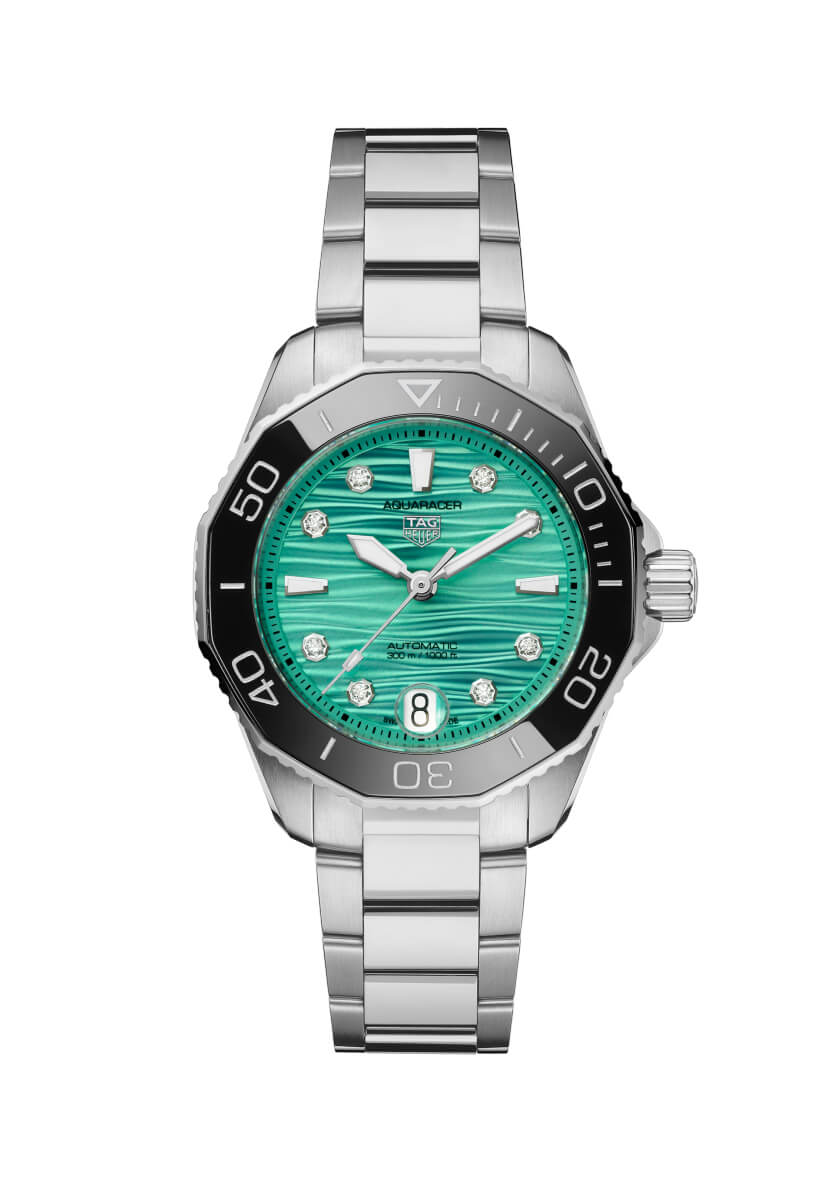 型番:WBP231K.BA0618<br />
ケース径:36mm<br />
防水機能:300m<br />
ムーブメント:自動巻き<br />
<br />
<br />
価格:550,000円(税込)<br />
<br />
<br />
スタッフの一言:<br />
<br />
静かに波が漂う大海をイメージさせるターコイズカラーの文字盤をしたダイバーモデル<br />
<br />
煌めくターコイズの文字盤は美しく、女性が着用してもよく似合うダイバーモデルとなっています<br />
<br />
手元に華やかさを持たせたい方におススメしたい1本です<br />
<br />
<br />
お問い合わせやご予約などは、こちらをクリックしてください↓<br />
https://kobayashi-tokeiten.com/inquiryform/<br />
「グレッシブを見た」と型番などの記載もお願いします<br />
グレッシブ担当までご連絡いただけると、よりスムーズな対応をさせていただきます<br />