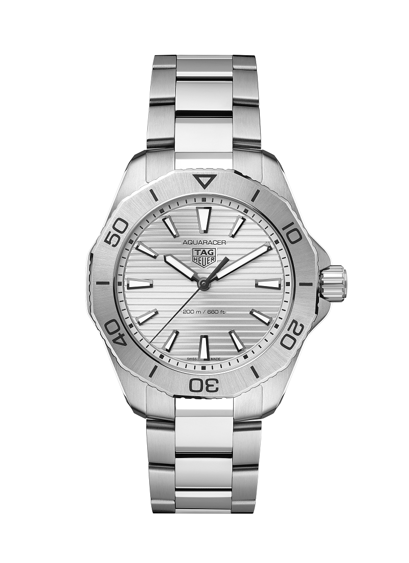 型番:WBP1111.BA0627<br />
ケース径:40mm<br />
防水機能:200m<br />
ムーブメント:自動巻き<br />
<br />
<br />
価格:319,000円(税込)<br />
<br />
<br />
スタッフの一言:<br />
<br />
どのような状況にも耐えられるように作られた信頼できるラグジュアリーツールモデル<br />
<br />
清潔な印象を与えてくれるシルバー文字盤を採用した、あらゆる場面で着用できます<br />
<br />
仕事のオンオフ両方で着用する時計をお探しの方におススメしたい1本です<br />
<br />
<br />
お問い合わせやご予約などは、こちらをクリックしてください↓<br />
https://kobayashi-tokeiten.com/inquiryform/<br />
「グレッシブを見た」と型番などの記載もお願いします<br />
グレッシブ担当までご連絡いただけると、よりスムーズな対応をさせていただきます