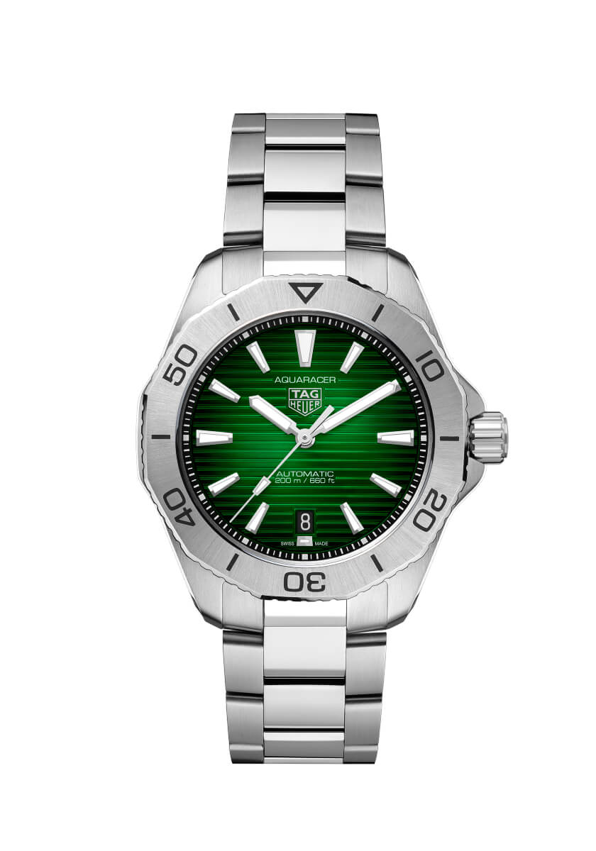 型番:WBP2115.BA0627<br />
ケース径:40mm<br />
防水機能:200m<br />
ムーブメント:自動巻き<br />
<br />
<br />
価格:418,000円(税込)<br />
<br />
<br />
スタッフの一言:<br />
<br />
深いグリーンの文字盤に、武骨で堅牢さのあるデザインのケースを使用したダイバーモデル<br />
<br />
ダイバーモデルでありながら、スタイリッシュな印象があって、ファッション性にも富んだ万能な時計です<br />
<br />
注目度の高いグリーンのカラーリングをした時計をお探しの方におススメしたい1本です<br />
<br />
<br />
お問い合わせやご予約などは、こちらから↓<br />
https://kobayashi-tokeiten.com/inquiryform/<br />
「グレッシブを見た」と型番などの記載もお願いします<br />
グレッシブ担当までご連絡いただけると、よりスムーズな対応をさせていただきます<br />