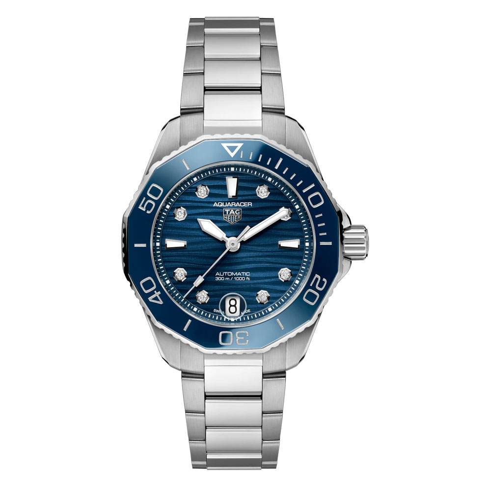 型番:WBP231B.BA0618<br />
ケース径:36mm<br />
防水機能:300m<br />
ムーブメント:自動巻き<br />
<br />
<br />
価格:550,000円(税込)<br />
<br />
<br />
スタッフの一言:<br />
<br />
インデックスに採用したダイヤモンドがキラッと輝く女性に向けたスポーティーなダイバーモデル<br />
<br />
煌めくターコイズの文字盤は美しく、女性が着用してもよく似合うダイバーモデルとなっています<br />
<br />
手元に華やかさを持たせたい方におススメしたい1本です<br />
<br />
<br />
お問い合わせやご予約などは、こちらをクリックしてください↓<br />
https://kobayashi-tokeiten.com/inquiryform/<br />
「グレッシブを見た」と型番などの記載もお願いします<br />
グレッシブ担当までご連絡いただけると、よりスムーズな対応をさせていただきます<br />