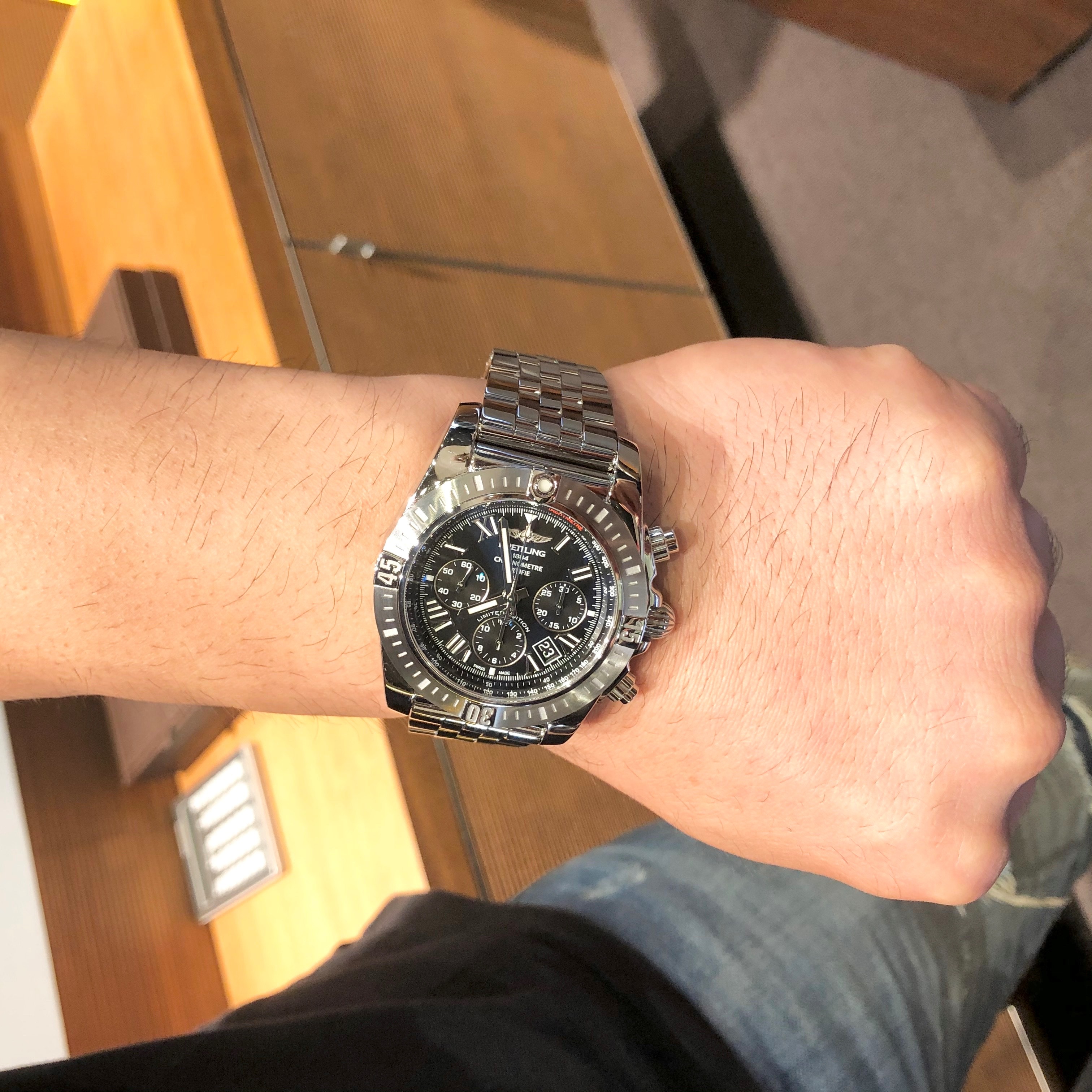 [BREITLING (ブライトリング)]<br />
<br />
【2019年新作＆日本限定500本】<br />
<br />
クロノマットJSPローマンインデックスリミテッド<br />
<br />
Ref.S001B-RPA<br />
<br />
をご購入頂きました！！<br />
<br />
ありがとうございます！！<br />
<br />
日本限定500本のモデルで、<br />
<br />
世界中に500本しか存在しない珍しいクロノマットを手に入れて頂きました！<br />
<br />
ブライトリングらしさを十分味わって頂けるモデルです。<br />
<br />
Ｎ様の逞しい腕に大変お似合いでした！！<br />
<br />
ぜひ末永くご愛用下さい！！！！<br />
<br />
ブライトリングフェア好評開催中！！