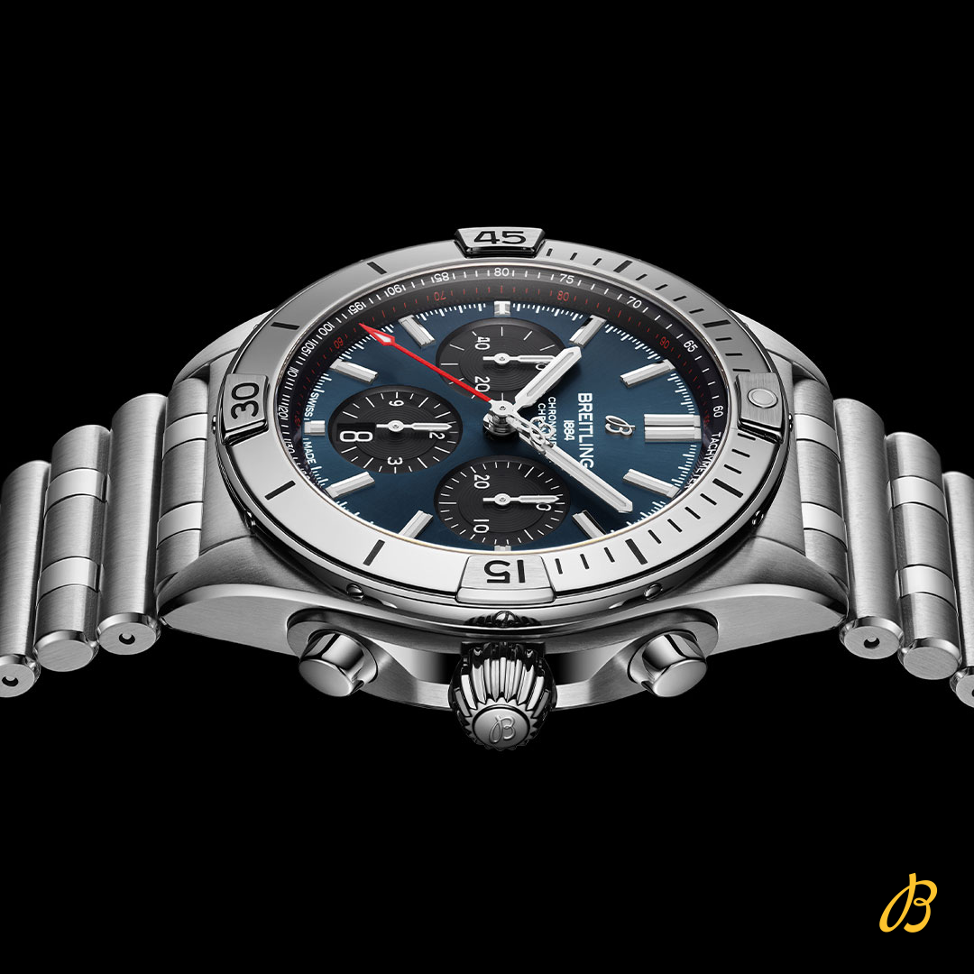 [BREITLING (ブライトリング)]<br />
<br />
【2020年新作】クロノマットB01クロノグラフ42<br />
<br />
Ref.AB0134101C1A1<br />
<br />
¥890,000+税<br />
<br />
<br />
続々と2020年新作、<br />
<br />
ブライトリングクロノマット入荷しております！！<br />
<br />
1984年に誕生したクロノマットのデザインを<br />
<br />
ベースに誕生した<br />
<br />
新生クロノマットですが、<br />
<br />
まったく古臭い雰囲気はなく、<br />
<br />
逆に、<br />
<br />
今世界中にあるどのクロノグラフとも違い、<br />
<br />
個性がしっかりとありながら、<br />
<br />
エレガンスで、<br />
<br />
色気のあるモデルに仕上がっています。<br />
<br />
<br />
ぜひこのクロノマットを店頭で体感してください！