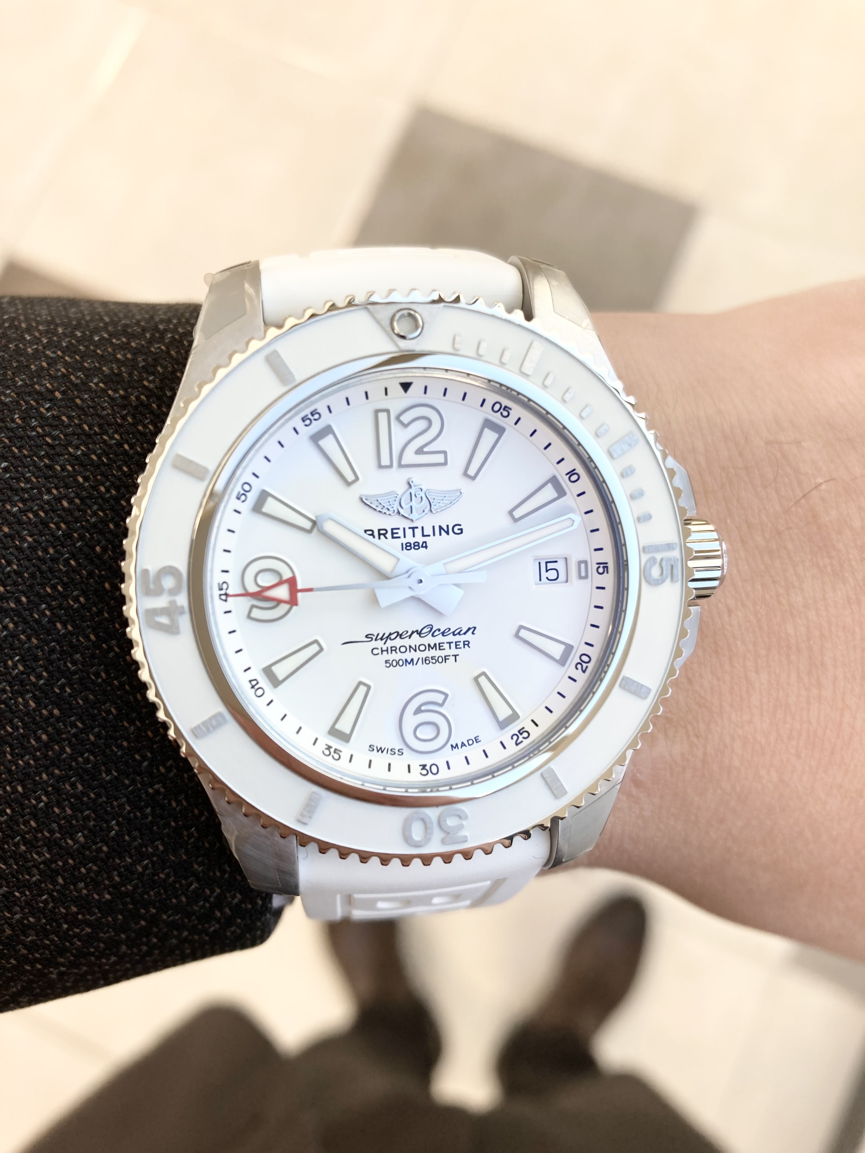 BREITLING<br />
A17366D21A1S1<br />
【日本限定】スーパーオーシャンオートマチック42JP<br />
¥478,500(税込)<br />
パワーと機能性、<br />
そしてクールかつコンテンポラリーなスタイルを特色とする<br />
スーパーオーシャン オートマチックコレクション。<br />
スーパーオーシャン 42のステンレススチール製ケースは42mm。<br />
また、このモデルは、コレクションの他のモデルと同じく、<br />
ラチェット式逆回転防止ベゼルを装備しています。<br />
スーパーオーシャン 42の防水性は50気圧(500メートル)です。<br />
日本限定販売の特別仕様の<br />
オールホワイトモデルです。<br />
最後の入荷かもしれませんので、<br />
気になる方はお早めに!