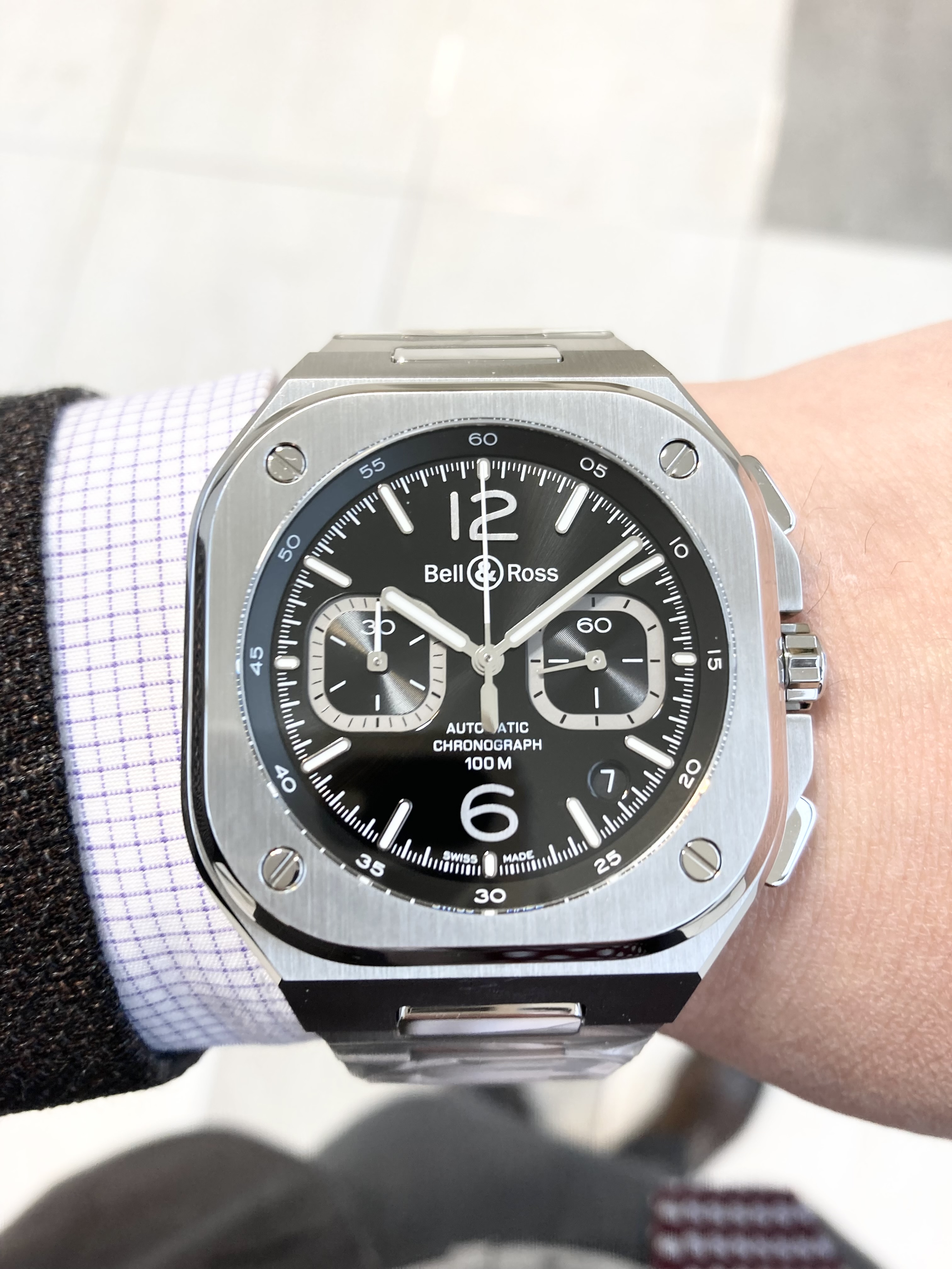 <br />
BELL & ROSS<br />
BR05クロノブラックスティール<br />
品番 BR05C-BL-ST/SST<br />
¥803,000(税込)<br />
<br />
とっても久しぶりに入荷しました!<br />
<br />
ベル&ロスBR05クロノブラックスティール<br />
<br />
世界的に大変人気でしかも、<br />
製造がなかなか時間がかかっているようで、<br />
数か月ぶりの入荷ではないでしょうか!<br />
<br />
BR05はクロノグラフモデルだけでなく、<br />
全てのモデルが未だ品薄状態です!<br />
<br />
気になる方はお早めにご覧ください!
