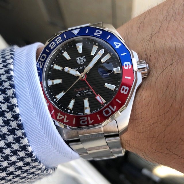 赤と青のベゼルが目を引くダイバーズウォッチ A M I 名古屋パルコ店 ブランド腕時計の正規販売店紹介サイトgressive グレッシブ