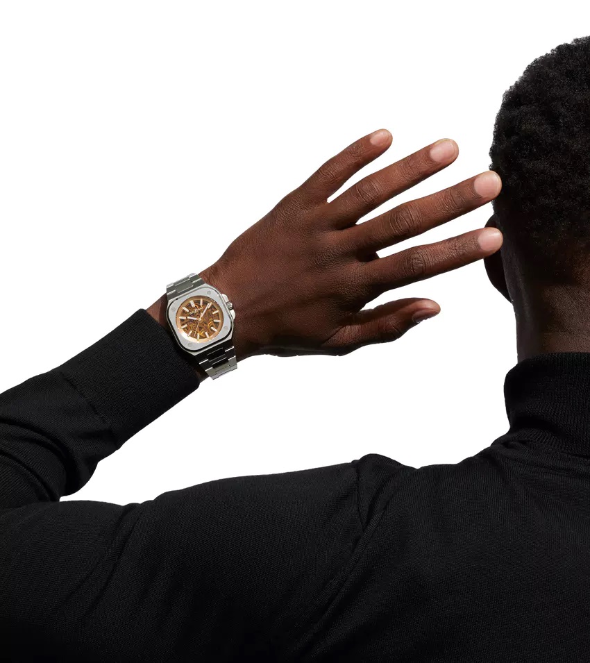 BELL & ROSS<br />
【世界限定500本】BR 05 SKELETON GOLDEN<br />
品番 BR05A-CH-SKST/SST<br />
¥968,000(税込)<br />
【お支払い例】<br />
120回払い<br />
初回16,000円<br />
月々<br />
8,000円×119回<br />
<br />
<br />
<br />
<br />
<br />
ベル&ロスの毎年人気の<br />
BR05シリーズのスケルトン文字盤シリーズ。<br />
<br />
今年は、<br />
ゴールドのスケルトンです。<br />
<br />
世界限定500本の特別モデル。<br />
<br />
<br />
ブレスレット仕様は、<br />
<br />
ステンレスのシルバーの色味と<br />
文字盤のスケルトンのゴールドのコントラストが美しいモデルです!<br />
<br />
<br />
3月末から入荷予定です!<br />
<br />
気になる方はぜひお問い合わせください!