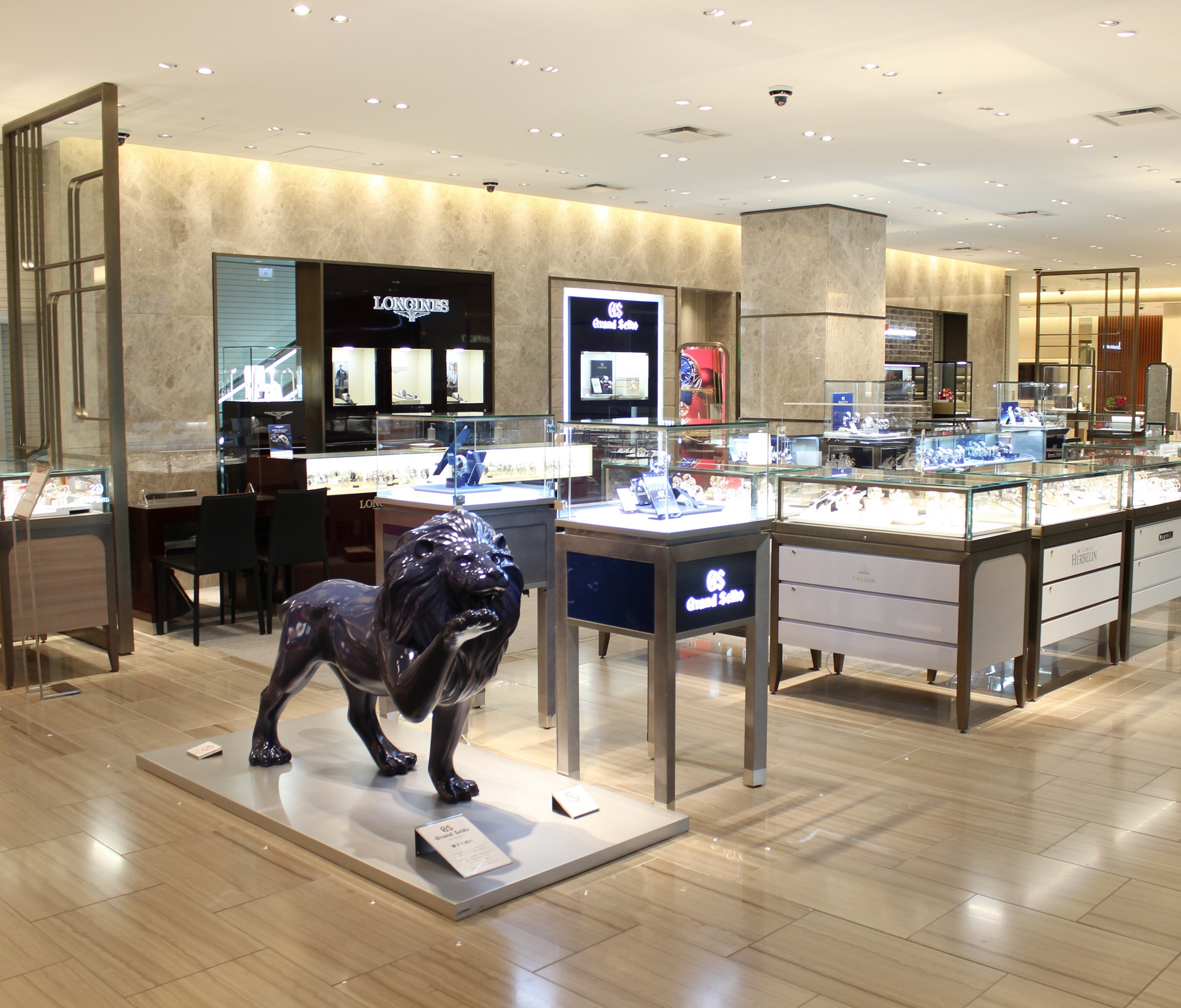 ウォッチに関するご相談を、経験豊富なスタッフが承ります。お取扱いブランドや商品のご説明、<br />
選び方やお手入れについてなど、お好みやご予算に応じてブランドの垣根を越えてのご相談を承ります。<br />
