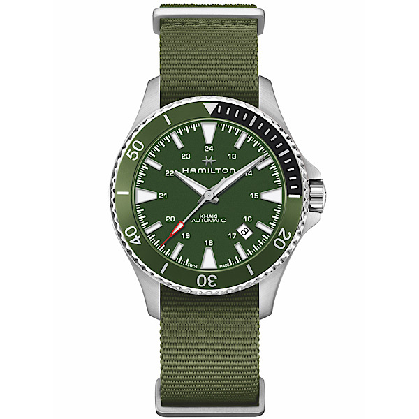 カーキ ネイビー スキューバ オート<br />
H82375961<br />
<br />
自動巻、40mm、10気圧防水、<br />
ステンレススチール、<br />
グリーンNATOストラップ<br />
<br />
92,400円(税込)<br />
<br />
※2021年7月現在の価格、在庫状況です。<br />
販売済みによる欠品については、ご容赦ください。<br />