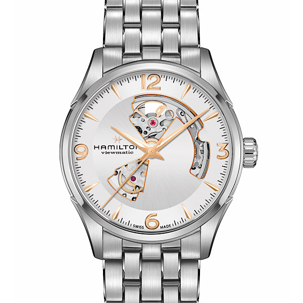 ジャズマスター オープンハート<br />
H32705151<br />
<br />
機械式自動巻、42mm、5気圧防水、<br />
ステンレススチール<br />
<br />
130,900円(税込)<br />
<br />
※2021年7月現在の価格、在庫状況です。<br />
販売済みによる欠品については、ご容赦ください。<br />