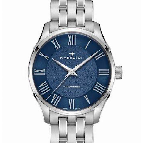 ジャズマスター オート<br />
H42535140<br />
<br />
自動巻、40mm、5気圧防水、<br />
ステンレススチール<br />
<br />
122,100円(税込)<br />
<br />
※2021年7月現在の価格、在庫状況です。<br />
販売済みによる欠品については、ご容赦ください。<br />