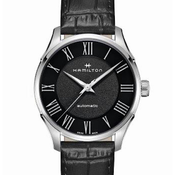 ジャズマスター オート<br />
H42535730<br />
<br />
自動巻、40mm、5気圧防水、<br />
ブラックカーフレザーストラップ<br />
<br />
116,600円(税込)<br />
<br />
※2021年7月現在の価格、在庫状況です。<br />
販売済みによる欠品については、ご容赦ください。<br />