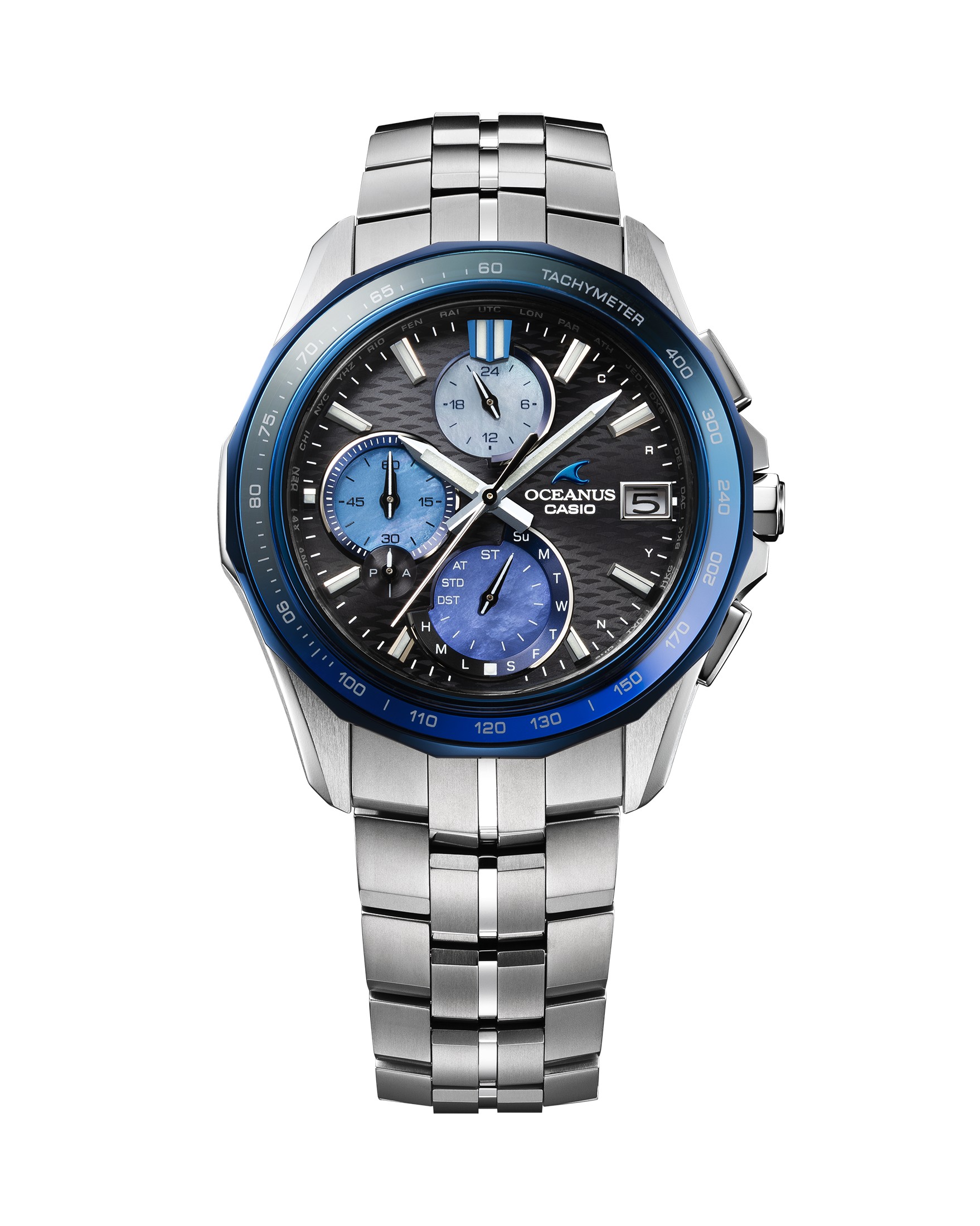 OCEANUS　Manta（マンタ）<br />
世界限定　1,300本<br />
品番：OCW-S7000AP-1AJF<br />
価格：264,000円（税込）<br />
<br />
スペック：<br />
・標準電波受信（世界6局）<br />
・タフソーラー<br />
・モバイルリンク機能<br />
・両面反射防止コーティングデュアルカーブサファイアガラス<br />
・ケース/バンド：TIC処理（ケース一部IP処理）<br />
・10気圧防水機能<br />
・サイズ（H×W×D）47.5×42.8×9.5mm<br />
・質量　83g<br />
<br />
<br />
広がる海の青さを、日本伝統の阿波藍で表現。<br />
オシアナスブルーに新たな光を当てる限定モデル。<br />
<br />
上質な仕上げと薄く美しいフォルムを追求するOCEANUS Manta（マンタ）から、<br />
白蝶貝の柔らかな光沢を基調に徳島県産の天然藍「阿波藍」で重なり合う濃淡を<br />
表現したモデルです。<br />
文字板には波をイメージしたパターンをあしらい、光の角度によって異なる表情を<br />
見せます。インダイアルには白蝶貝を採用し、阿波藍顔料を混ぜて調色した<br />
3色の塗料で着色することでゆるやかに変化する海の深いブルーを表現。<br />
サファイアガラスベゼルにはブルーのグラデーション蒸着を施し、ベゼルのチタンパーツ<br />
にはネイビーのIPコーティングを採用しています。<br />
<br />
日本、そして伝統という視点から、ブランドが培ってきたオシアナスブルーの本質に<br />
新たな光を当てるモデルに仕上げています。<br />
