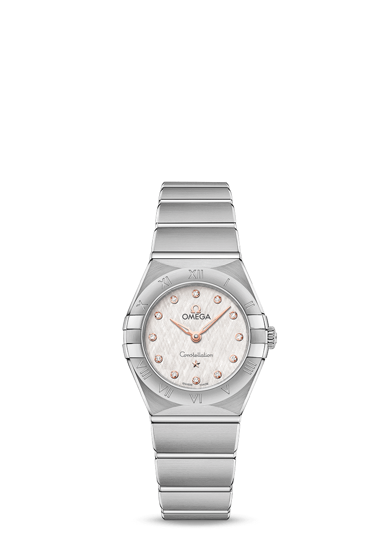 OMEGA CONSTELLATION QUARTZ 25 mm<br />
オメガ コンステレーション クオーツ25mm<br />
<br />
価格: ¥561,000<br />
品番: 131.10.25.60.52.001<br />
ケース: ステンレススティール<br />
ケース直径: 25 mm<br />
防水: 3 気圧 (30 メートル / 100 フィート)<br />
キャリバー: オメガ 4061<br />
(電池の寿命の最大化を実現する、新しいクオーツ・キャリバー。赤のオメガロゴ入り、ロジウムプレート仕上げ。)電池寿命: 48ヶ月<br />
種類: クォーツ<br />
ダイアルの色: シルバー<br />
クリスタル: 両面に無反射加工を施したドーム型強化無反射サファイアガラス<br />
素材: ステンレススティール<br />
クラスプの種類: コンフォートセッティング付きバタフライクラスプ<br />
<br />
<br />
ドラマティックな不朽のデザインを誇るオメガ「コンステレーション」は、ケースに施された有名なハーフムーンデザインと「爪」、そしてとリンクブレスレットが特徴です。<br />
<br />
この25mmのステンレススティール製モデルは、ローマ数字が刻印されたベゼルが印象的で、ホワイトマザーオブパールのダイアルと傷の付きにくいサファイアクリスタルガラスが採用されています。針、オメガロゴ、コンステレーションの「星」、インデックスには18Kホワイトゴールドが使用されています。<br />
<br />
オメガ キャリバー 4061が搭載されており、ケースバックには「コンステレーション」を象徴する天文台のメダリオンが付いています。<br />
<br />
<br />
名古屋栄三越にはオメガ(OMEGA)の在庫を多数ご用意いたしております。オメガ(OMEGA)なら名古屋栄三越6階時計までお申し付けください。<br />
<br />
名古屋栄三越についてのお問合せは・・・<br />
<br />
〒460-8669 愛知県名古屋市中区栄3-5-1<br />
TEL:052-252-3743 (6階 ウォッチ&ジュエリー)<br />
定休日:不定休<br />
営業時間:10:00~20:00