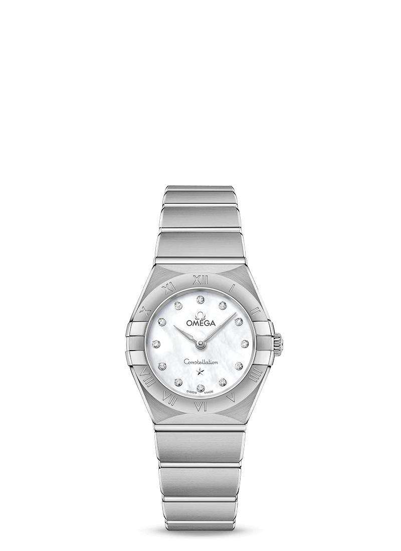 OMEGA CONSTELLATIO﻿N QUARTZ 25mm<br />
オメガ コンステレーション クオーツ25mm<br />
<br />
価格：　￥616,000<br />
品番：　131.10.25.60.55.001<br />
ケース﻿: 　ステンレススティー﻿ル<br />
ケース直径﻿:　 25 m﻿m<br />
防水﻿: 　3 気圧 (30 メートル / 100 フィート﻿)<br />
キャリバー： オメガ 4061（電池の寿命の最大化を実現する、新しいクオーツ・キャリバー。赤のオメガロゴ入り、ロジウムプレート仕上げ﻿。）電池寿﻿命: 48ヶ﻿月<br />
種類﻿： クォー﻿ツ<br />
ダイアルの色﻿: 　ホワイト/12Pダイヤ<br />
クリスタル﻿: 　両面に無反射加工を施したドーム型強化無反射サファイアガラ﻿ス<br />
素材﻿: 　ステンレススティー﻿ル<br />
クラスプの種類﻿: 　コンフォートセッティング付きバタフライクラス﻿プ<br />
<br />
<br />
ドラマティックな不朽のデザインを誇るオメガ「コンステレーション」は、ケースに施された有名なハーフムーンデザインと「爪」、そしてとリンクブレスレットが特徴です。<br />
<br />
この25mmのステンレススティール製モデルは、ローマ数字が刻印されたベゼルが印象的で、ホワイトマザーオブパールのダイアルと傷の付きにくいサファイアクリスタルガラスが採用されています。針、オメガロゴ、コンステレーションの「星」、インデックスには18Kホワイトゴールドが使用されています。<br />
<br />
オメガ キャリバー 4061が搭載されており、ケースバックには「コンステレーション」を象徴する天文台のメダリオンが付いています。<br />
<br />
<br />
名古屋栄三越にはオメガ（OMEGA）の在庫を多数ご用意いたしております。オメガ（OMEGA）なら名古屋栄三越6階時計までお申し付けください。<br />
<br />
名古屋栄三越についてのお問合せは･･･<br />
<br />
〒460-8669 愛知県名古屋市中区栄3-5-1<br />
TEL:052-252-3743 （６階　ウォッチ＆ジュエリー）<br />
定休日:不定休<br />
営業時間:10:00～20:00