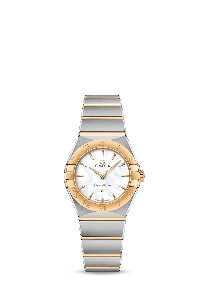 OMEGA CONSTELLATION 25mm<br />
オメガ コンステレーション 25mm<br />
<br />
価格: ¥847,000<br />
品番: 131.20.25.60.05.002<br />
ケース: スティール - イエローゴールド&スティール - イエローゴールド<br />
ケース直径: 25 mm<br />
防水: 3 気圧 (30 メートル / 100 フィート)<br />
キャリバー: オメガ 4061(電池の寿命の最大化を実現する、新しいクオーツ・キャリバー。赤のオメガロゴ入り、ロジウムプレート仕上げ。)電池寿命: 48ヶ月<br />
ダイアルの色: ホワイト<br />
クリスタル: 両面に無反射加工を施したドーム型強化無反射サファイアガラス<br />
素材: スティール - イエローゴールド<br />
クラスプの種類: コンフォートセッティング付きバタフライクラスプ<br />
<br />
<br />
ドラマティックな不朽のデザインを誇るオメガ「コンステレーション」は、ケースに施された有名なハーフムーンデザインと「爪」、そしてリンクブレスレットが特徴です。<br />
この25mmの18Kイエローゴールドとステンレススティール製のモデルは、ローマ数字が刻印されたベゼルが印象的で、ホワイトマザーオブパールのダイアルと傷の付きにくいサファイアクリスタルガラスが採用されています。針、オメガロゴ、コンステレーションの「星」、インデックスにも18Kイエローゴールドが使用されています。<br />
オメガ キャリバー 4061が搭載されており、ケースバックには「コンステレーション」を象徴する天文台のメダリオンが付いています。<br />
名古屋栄三越にはオメガ(OMEGA)の在庫を多数ご用意いたしております。オメガ(OMEGA)なら名古屋栄三越6階時計までお申し付けください。<br />
<br />
名古屋栄三越についてのお問合せは・・・<br />
<br />
〒460-8669 愛知県名古屋市中区栄3-5-1<br />
TEL:052-252-3743 (6階 ウォッチ&ジュエリー)<br />
定休日:不定休<br />
営業時間:10:00~20:00<br />
