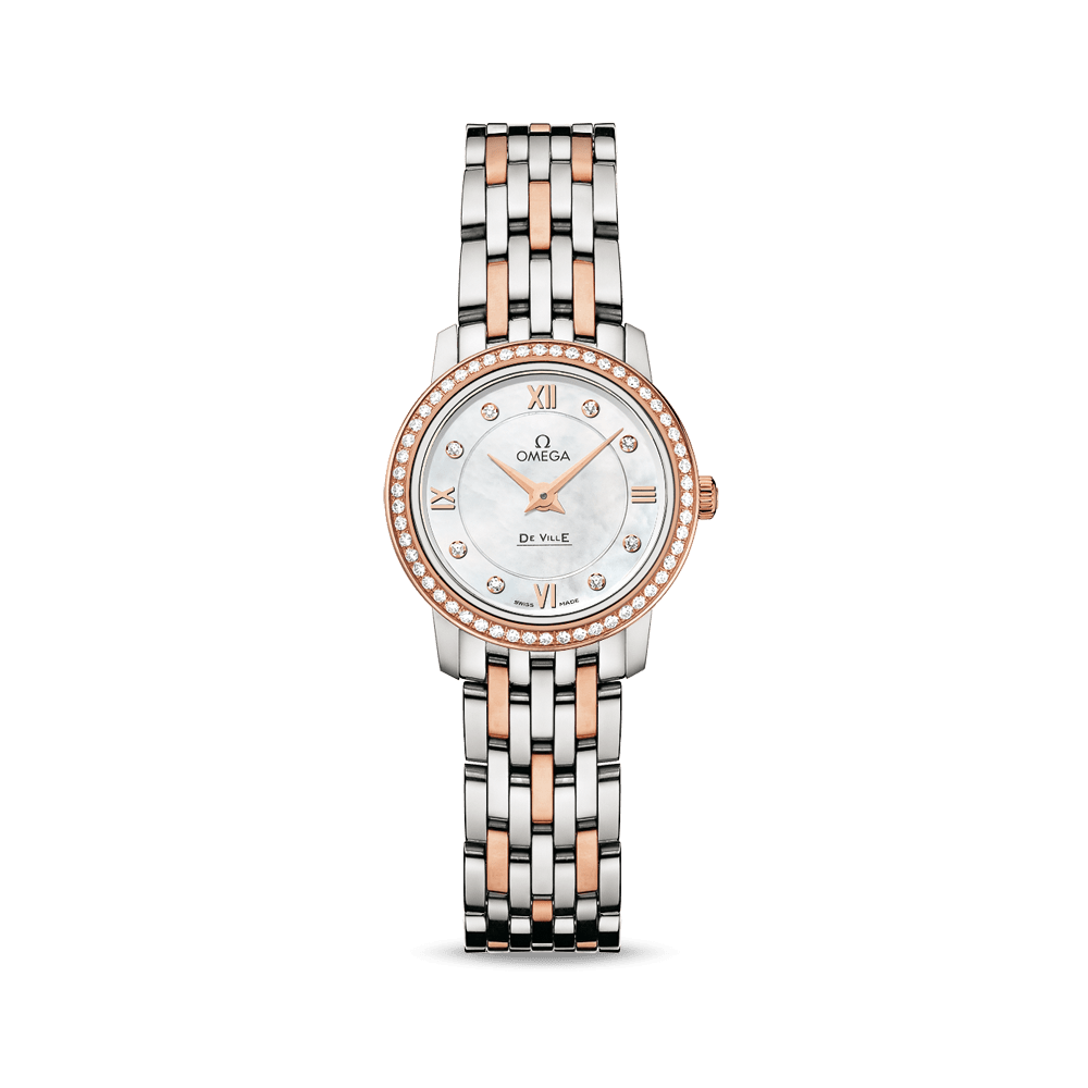 76.デヴィル プレステージ クオーツ24.4mm<br />
<br />
価格:¥2,288,000<br />
品番:424.25.24.60.55.002<br />
ケース:スティール ‑ レッドゴールド<br />
ケース直径: 24.4mm<br />
防水:3 気圧 (30 メートル / 100 フィート)<br />
<br />
キャリバー:オメガ 1376<br />
ロジウムめっき仕上げのクォーツ・プレシジョン・ムーブメント。<br />
電池寿命:48ヵ月<br />
<br />
ダイアルの色: ホワイト/ダイヤモンド<br />
クリスタル: 内側に無反射処理を施したドーム型強化サファイアガラス<br />
素材:スティール ‑ レッドゴールド<br />
クラスプの種類: スライディンググクラスプ<br />
<br />
「デ・ヴィル プレステージ」/オメガ「デ・ヴィル プレステージ」コレクションは、そのクラシカルでエレガントなデザインが、多くのオメガ愛好家を惹きつけています。豪華な仕上げとタイムレスなデザインを備えたシンプルなスタイルが特徴です。<br />
<br />
2つのゾーンに分かれた印象的なホワイトマザーオブパールのダイアルには、ダイヤモンド インデックスと3時、6時、9時、12時位置にローマ数字が付属しており、傷の付きにくいサファイア・クリスタル ガラスで保護されています。<br />
<br />
直径24.4mmのステンレススティール製ケースには、ダイヤモンドがセットされた18Kレッドゴールド製ベゼルとステンレススティールとレッドゴールドカラーのツートーンブレスレットが取り付けられています。クォーツキャリバー1376搭載。<br />
<br />
名古屋栄三越にはオメガ(OMEGA)の在庫を多数ご用意いたしております。オメガ(OMEGA)なら名古屋栄三越6階時計までお申し付けください。<br />
<br />
名古屋栄三越についてのお問合せは・・・<br />
<br />
〒460-8669 愛知県名古屋市中区栄3-5-1<br />
TEL:052-252-3743 (6階 ウォッチ&ジュエリー)<br />
定休日:不定休<br />
営業時間:10:00~19:00