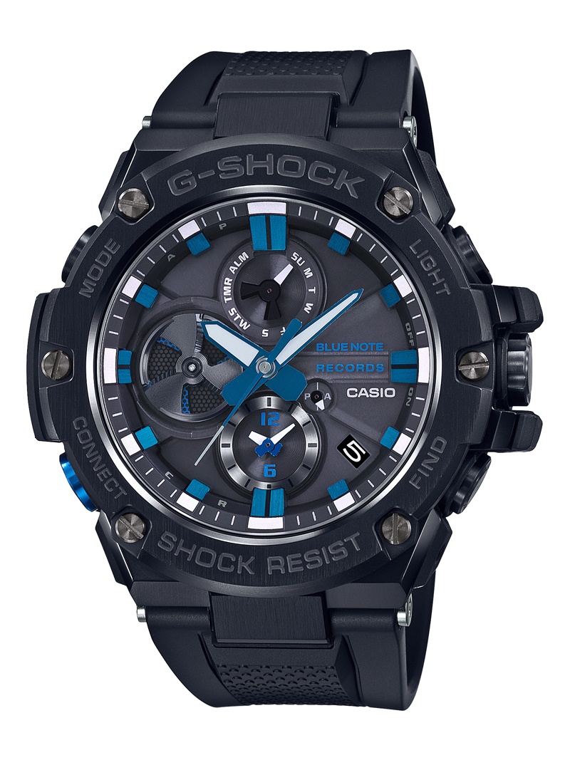 世界のカルチャーシーンに影響を与え続け進化を続けるG-SHOCKと、レーベル誕生80周年を迎えた世界で最も有名なジャズレーベルであるBLUE NOTE RECORDSの記念すべきコラボレーションモデルが登場。<br />
<br />
ベースモデルには、Bluetooth®を搭載したクロノグラフG-STEEL「GST-B100」を採用。シックなブラックカラーの中に、BLUE NOTE RECORDSのブランドカラーであるブルーを施すことで、お互いの世界観を融合させたコンセプチュアルなモデルに仕上げました。裏蓋にはレコードの溝をイメージしたデザインの中に、ブランドロゴを刻印。スペシャルパッケージと併せBLUE NOTE RECORDSの世界観を表現しました。<br />
• スマートフォンリンク機能(ワールドタイム約300都市対応、アラーム、タイマー、針位置の補正、時刻入替、携帯電話探索)<br />
• バッテリーインジケーター表示<br />
• タフソーラー<br />
• 2都市の時刻を同時表示できるデュアルダイアルワールドタイム<br />
• 高輝度なLEDライト(スーパーイルミネーター)<br />
【BLUE NOTE RECORDS】<br />
ブルーノート・レコードは、1939年ニューヨークで誕生したジャズレーベル。ドイツ移民のアルフレッド・ライオンが2人のブギウギピアニスト(アルバート・アモンズ&ミード・ルクス・ルイス)との最初の録音セッションを制作したことに始まる。<br />
様々なJAZZの形を網羅し、JAZZ界を代表する存在であり続けるブルーノート・レコードは、世界でも最も尊敬され、最も歴史のあるジャズレーベルとしての地位を確立し、著名なミュージシャンや最先端のイノベーターの拠点として、音楽シーンに影響を与え続けている。<br />