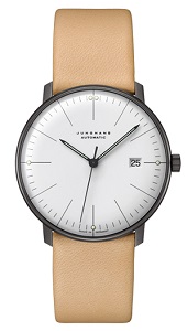 ■ムーブメント:自動巻:J800.1 <br />
■サイズサイズ:直径 38mm<br />
■ケース:ステンレススティール(アンスラサイトPVD)<br />
■防水:防汗<br />
■機能:日付表示<br />
■ガラス:ドーム型プレキシガラス<br />
■ストラップ:カーフ<br />
■付属品:保証書、取扱説明書、専用BOX<br />
<br />
商品番号 027 4000.04<br />
<br />
税込 173,800円<br />
<br />
*商品の在庫などお気軽にお問い合わせ下さい。<br />
品切れの際はご容赦下さい。<br />
