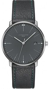 ユンハンスが最初の電波時計を製造して30年近く経過しました。<br />
以来、膨大な経験を蓄積し、ノウハウを拡大し、より良い電波時計を開発しています。<br />
MEGAシリーズはMaxbillともに時刻信号伝達電波の受信範囲で自動的に1日1回同期します。<br />
受信範囲外の場合、時刻を手動で、叉はアプリを使って時刻合わせをすることも可能です。<br />
さらに正確なクォーツ時計(年差±8秒)の精度を備えています。<br />
<br />
■ケースサイズ 直径38mm <br />
■ケース素材 ステンレススチール <br />
■ムーブメント 電波時計 J101.65 <br />
■防水性 防汗 <br />
■機能 3時位置に日付表示、ルミナスハンズ&インデックス <br />
■風防 ドーム型プレキシガラス <br />
■ストラップ レザー <br />
■付属品:保証書、取扱説明書、専用BOX<br />
<br />
商品番号 058 4823 00<br />
<br />
税込 140,800円<br />
<br />
*商品の在庫などお気軽にお問い合わせ下さい。<br />
品切れの際はご容赦下さい。<br />