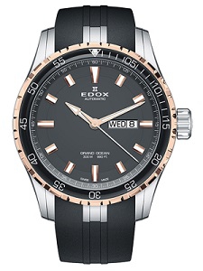 ■自動巻き(EDOX88 38時間パワーリザーブ) <br />
■機能時針:時針・分針・秒針、日付、曜日<br />
■サイズ45mm径、13mm厚<br />
■ケース316LステンレススティールピンクゴールドPVD<br />
■ベゼルハイテクセラミック(逆回転防止ベゼル)<br />
■防水30気圧/300m<br />
■ガラスサファイアクリスタル(無反射コーティング)<br />
■ストラップ:ラバー(Dバックル)<br />
■付属品:保証書、取扱説明書、専用BOX<br />
<br />
商品番号 88002-357RCA-NIR<br />
<br />
税込 203,500円<br />
<br />
*商品の在庫などお気軽にお問い合わせ下さい。<br />
品切れの際はご容赦下さい。<br />