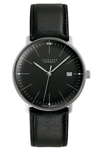 ■自動巻:J800.1 (ETA2824-2 ベース 25 石、28,800 振動/時)<br />
■機能:インカブロックショックアブソーバー、ルミナスハンズ&インデックス<br />
■サイズ38mm径<br />
■ケース:ステンレススチール<br />
■防水:防汗<br />
■ガラス:ドーム型プレキシガラス<br />
■ストラップ:カーフ<br />
■付属品:保証書、取扱説明書、専用BOX<br />
<br />
商品番号 027 4701.00<br />
<br />
税込 159,500円<br />
<br />
*商品の在庫などお気軽にお問い合わせ下さい。<br />
品切れの際はご容赦下さい。<br />