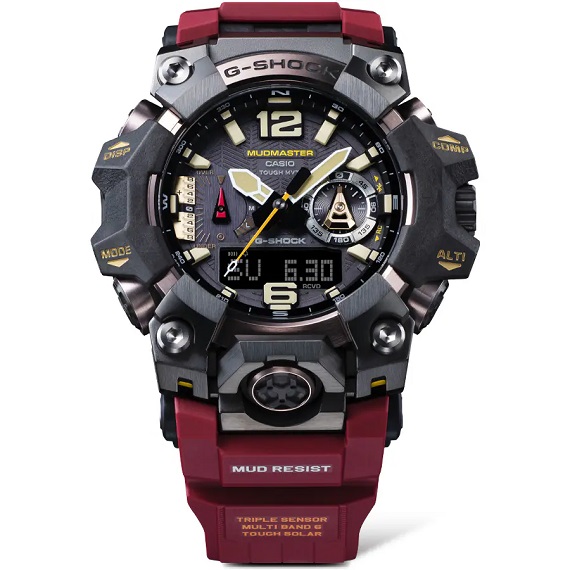 1983年の誕生以来、タフネスを追求し続けているG-SHOCKから、金属パーツによる強固な外装で高い耐久性と装着性を実現したMASTER OF G MUDMASTER FLAGSHIPモデルです。<br />
このGWG-B1000は、カーボンコアガード構造のケースで、カーボン繊維強化樹脂ケースと高精度の鍛造技術によるメタル素材を融合したモデルです。 機能面では電波ソーラーに加えてトリプルセンサーを搭載し、方位、気圧・高度、温度情報を取得可能。ダブルLEDライト、サファイアガラス等により高い視認性と時刻判読性を確保しています。<br />
<br />
ソーラー電波時計<br />
<br />
モバイルリンク機能<br />
<br />
ケースサイズ(縦×横×厚さ):58.7 × 52.1 × 16.2 mm<br />
<br />
質量:114 g<br />
<br />
ケース・ベゼル材質:樹脂(バイオマス)/ステンレススチール<br />
<br />
樹脂バンド(バイオマスプラスチック)<br />
<br />
耐衝撃構造(ショックレジスト) 耐振動構造 防塵・防泥構造(マッドレジスト)<br />
<br />
20気圧防水<br />
<br />
方位計測機能 高度計測機能 気圧計測機能 温度計測機能