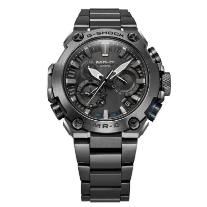 G-SHOCK最上級ラインの「MR-G」シリーズ。<br />
MRG-B2000は、構造、機能、素材、仕上げなど細部までこだわり、日本古来より受け継がれてきた強さや美意識を継承するMR-Gです。文字板の外周部には扇や屏風をイメージしたカットを施すことで、シンプルでありながら華やかなテクスチャーを入れています。<br />
<br />
ケースサイズ(縦×横×厚さ):54.7 × 49.8 × 16.9 mm<br />
<br />
質量:150 g<br />
<br />
ケース・ベゼル材質:チタン メタルバンド(チタン)<br />
<br />
タイトロック機構付き中留<br />
<br />
耐衝撃構造(ショックレジスト)<br />
<br />
20気圧防水<br />
<br />
ソーラー電波時計<br />
<br />
モバイルリンク機能