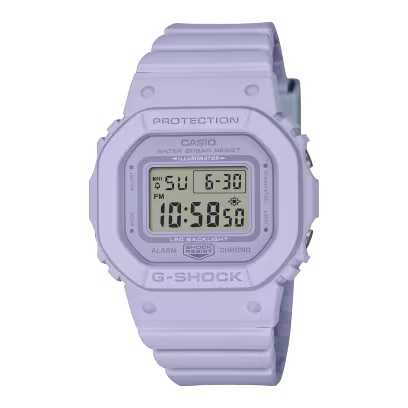 G-SHOCKのアイコンモデルであるDW-5600を小型化・薄型化したモデルです。ワントーンのカラーで全体を仕上げ、ファッショントレンドを押さえた、カジュアルでスタイリングしやすいモデルです。<br />
<br />
ケース・ベゼル材質:樹脂<br />
<br />
バンド:樹脂バンド<br />
<br />
構造:耐衝撃構造(ショックレジスト)<br />
<br />
防水性:20気圧防水<br />
<br />
使用電源・電池寿命:電池寿命:約3年<br />
<br />
<br />