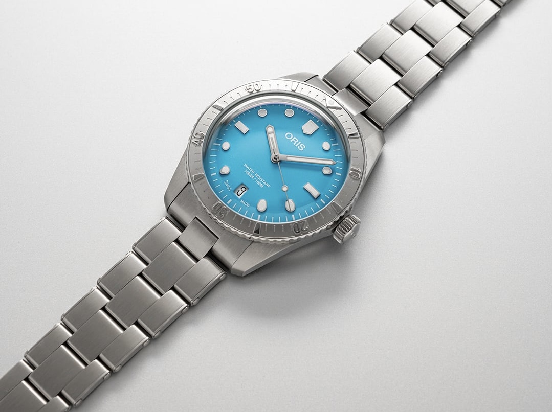 ダイバーズ65コットンキャンディのスチールバージョン。<br />
<br />
<br />
¥416,900(税込)<br />
<br />
サイズ:38.00 mm<br />
<br />
素材:ステンレス スティール ケース、<br />
ミニッツスケールトップリング<br />
<br />
10気圧防水<br />
<br />
CALIBRE 733-1<br />
<br />
ワインディング:自動巻<br />
<br />
ダイヤル:ブルー<br />
<br />
ストラップ:ステンレススティール<br />
<br />
保証:2 年<br />
MyOrisにご加入いただくと、保証期間を次の期間まで無料で延長いたします。 <br />
保証:3年<br />
<br />