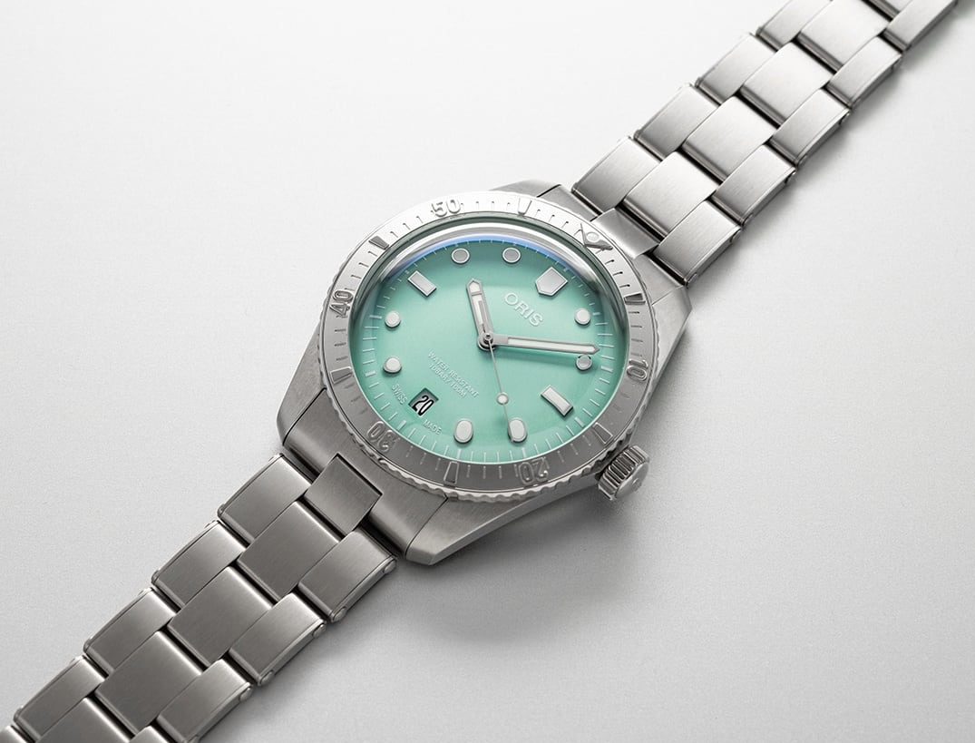 ダイバーズ65コットンキャンディのスチールバージョン。<br />
<br />
<br />
¥416,900(税込)<br />
<br />
サイズ:38.00 mm<br />
<br />
素材:ステンレス スティール ケース、<br />
ミニッツスケールトップリング<br />
<br />
10気圧防水<br />
<br />
CALIBRE 733-1<br />
<br />
ワインディング:自動巻<br />
<br />
ダイヤル:グリーン<br />
<br />
ストラップ:ステンレススティール<br />
<br />
保証:2 年<br />
MyOrisにご加入いただくと、保証期間を次の期間まで無料で延長いたします。 <br />
保証:3年<br />