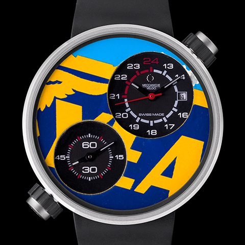 ドゥエヴァルヴォレ エボリューション オンリーワン レース<br />
<br />
ムーブメント:ETA2824<br />
スペック:チタニウム、ダイアルにF1マシンのボディの一部を使用、ケース径44ミリ、ラバーストラップ、デュアルタイム表示、デイト表示<br />
<br />
<br />
<br />
F1やモトGPマシン、戦闘機など、スピードの世界で活躍した本物の素材を、ウォータージェットカッターでくり抜いてダイヤルに使用した「オンリーワン」は同社の本物志向を象徴する究極のコレクション。<br />
つまりダイヤルの塗装は本物の車体塗装。<br />
1本1本の絵柄やコンディションも異なる。<br />
まさに「世界で1本」の直営店限定モデル。<br />
<br />
<br />
<br />
*在庫状況や価格など、商品に関するお問い合わせはコチラまで。<br />
<br />
Tel:052-228-6121<br />
Mail:info@gran-d-nagoya.com<br />