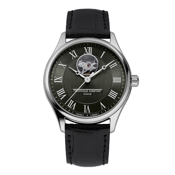 型番:FC-310MCK5B6<br />
ムーヴメント:自動巻き<br />
ケース径:40mm<br />
防水:5気圧<br />
<br />
価格:209,000円(税込)<br />
<br />
フレデリック・コンスタントのアイコンである『ハートビート』を配した新作モデルです。少しアンティーク風なデザインがより魅力的な1本となっております。<br />
ローマンインデックス、ブレゲ針、ギョーシェ装飾を施した美しい文字盤。<br />
夜光塗料が塗布されておらず、白いブレゲ針は滅多に見ない針だなと思います。