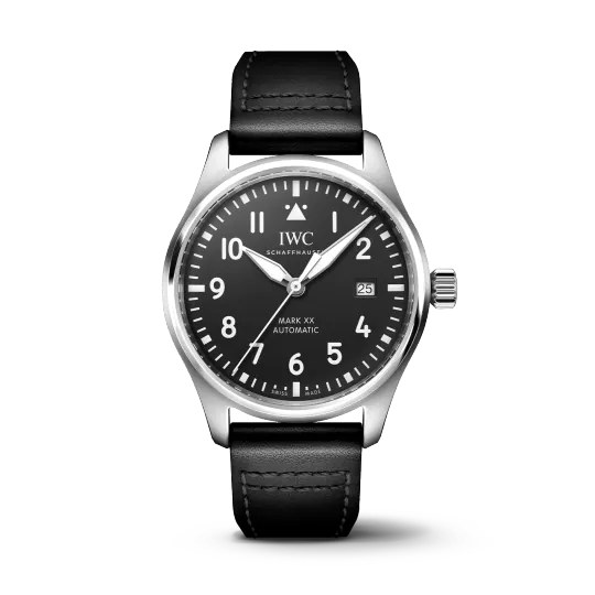 型番:IW328201<br />
ムーヴメント:自動巻き<br />
ケース径:40mm<br />
防水:10気圧防水<br />
<br />
価格:830,500円(税込)<br />
<br />
WCを代表するパイロット・ウォッチの新作マーク20です。<br />
自社製ムーブメントを搭載して新たに登場しました!<br />
実用的で目的に沿った機能的なデザインが人気のパイロットシリーズ。シンプルを極めた美しさが年齢問わずに人気を集めています。<br />
定番カラーのブラックは、服装やシーンを選ばずに着用しやすいカラーリングです。<br />
<br />
お問い合わせは→http://kobayashi-tokeiten.com/inquiryform/ で大分店にチェックをしてお問い合わせください。